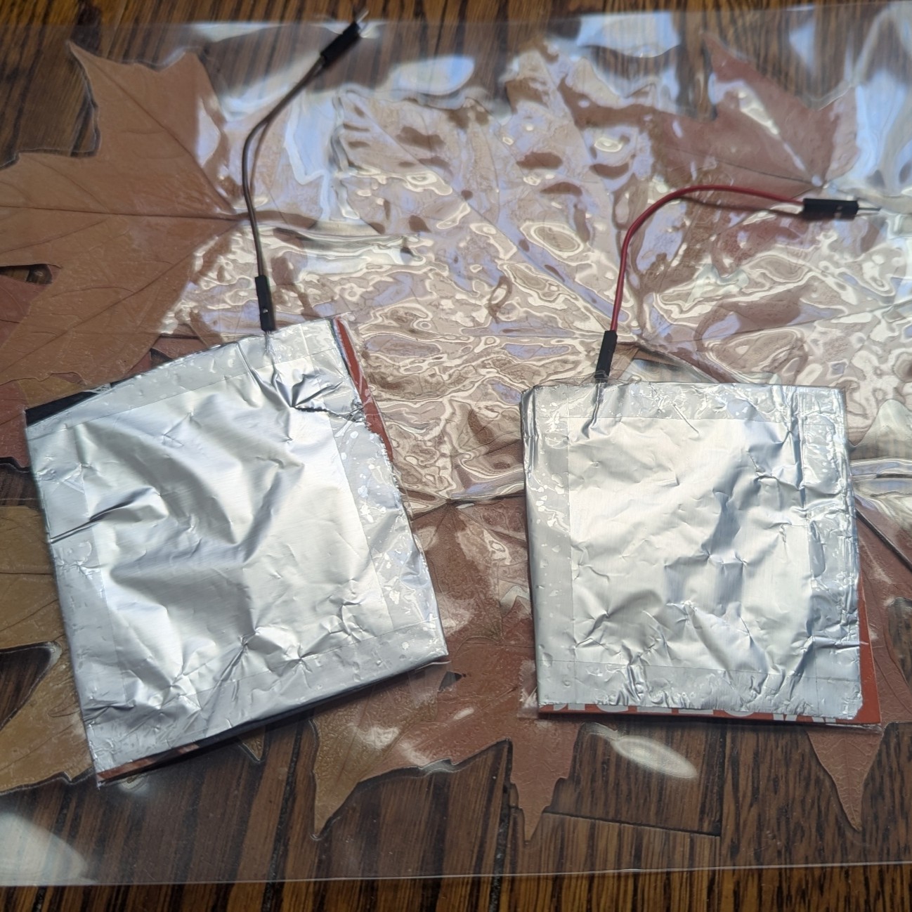 And so I focused on the physical part first. The copper taping from the previous project was already very close to the size I wanted, so after removing the copper tape, I started building it in a similar way to how it was done in the video.